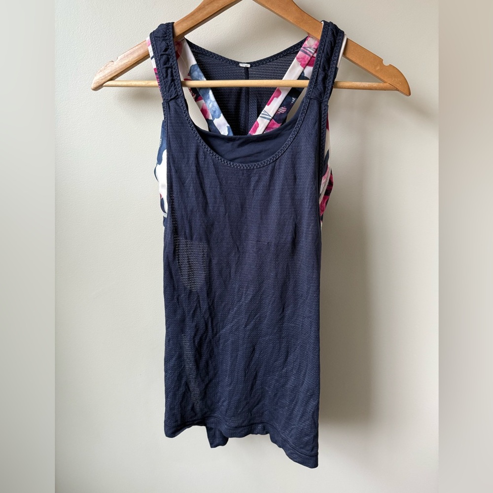 LULULEMON Stash it Tank Bra Inky‎ Floral Navy Blue Performance Sporty Athletic 6